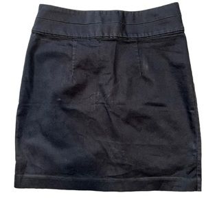 H&M Women’s Black Pencil Skirt - Size 4 - Classic Elegance
